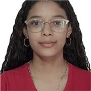 Estudiante de enfermería imparte clases de biología y química a niños de cualquier edad